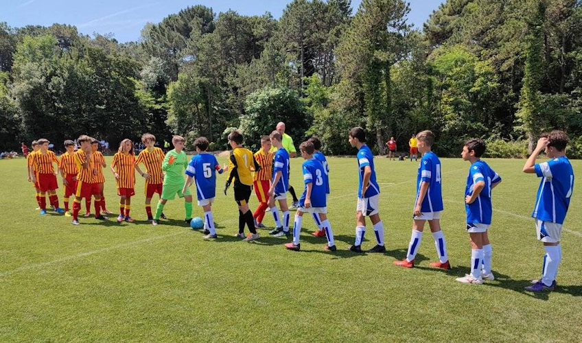 Équipes de football avant un match au tournoi Trofeo Perla del Mare