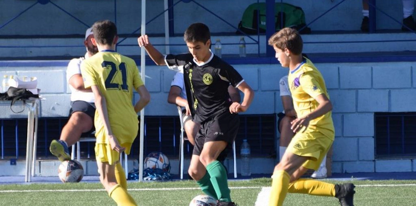 Νεαροί ποδοσφαιριστές στο τουρνουά Spain Esei Cup