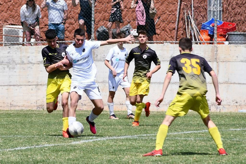Echipe de fotbal tineret concurează în Ayia Napa.