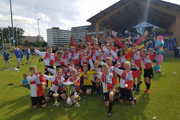 Youth soccer team with a trophy at the Walibi Cup May tournament