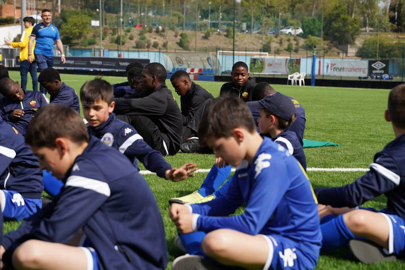 Jovens futebolistas descansam no torneio Trofeo Perla Del Tirreno