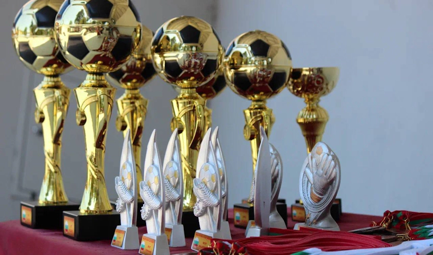 Trofea turnieju piłkarskiego Pucharu Południowego Morza Czarnego przed ceremonią