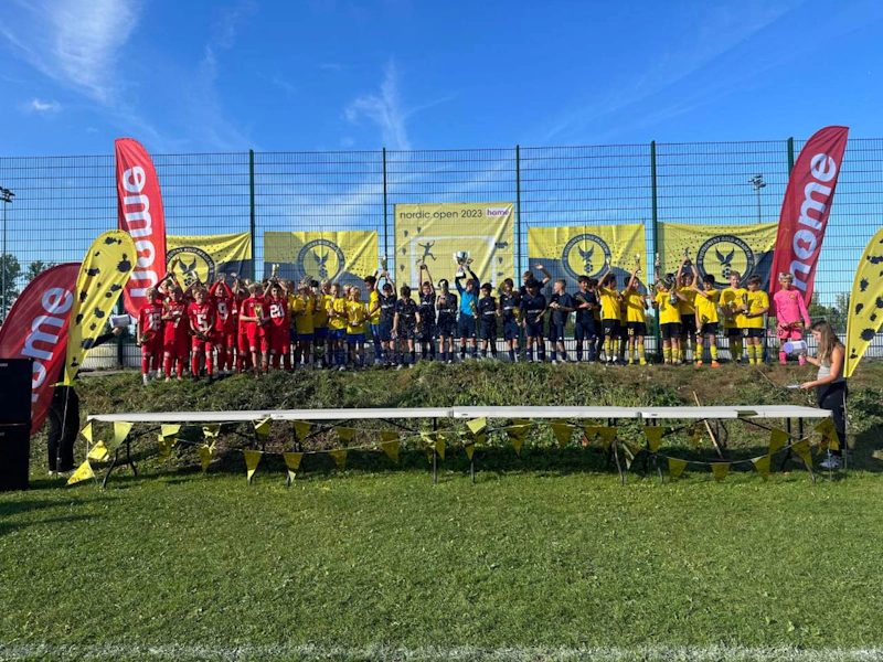 Football teams at the award ceremony of Nordic Open 2023