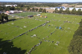 Luftfoto af BBB Cup fodboldturneringen med mange baner og deltagere.